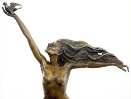 La-femme-est-l-oiseau